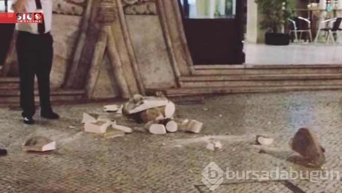 Selfie çekerken 126 yıllık heykeli devirdi!