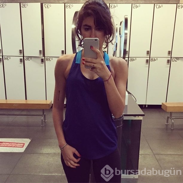 Nesrin Cevadzade'nin karın kasları Instagram'ı salladı!