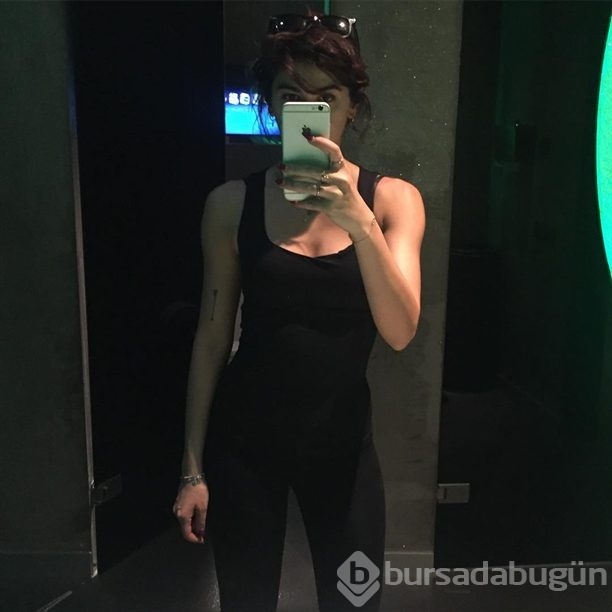 Nesrin Cevadzade'nin karın kasları Instagram'ı salladı!