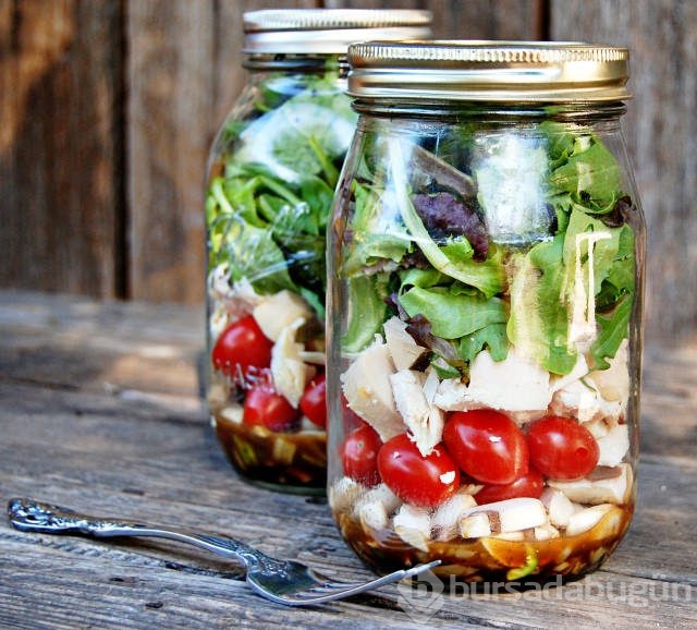 Kavonozda salata yiyerek kilo verin!
