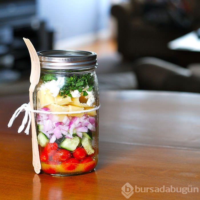 Kavonozda salata yiyerek kilo verin!