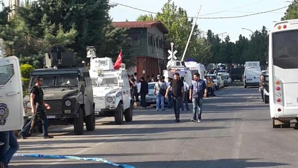Diyarbakır'da kent merkezine bombalı saldırı!
