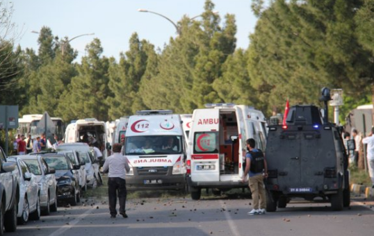 Diyarbakır'da kent merkezine bombalı saldırı!