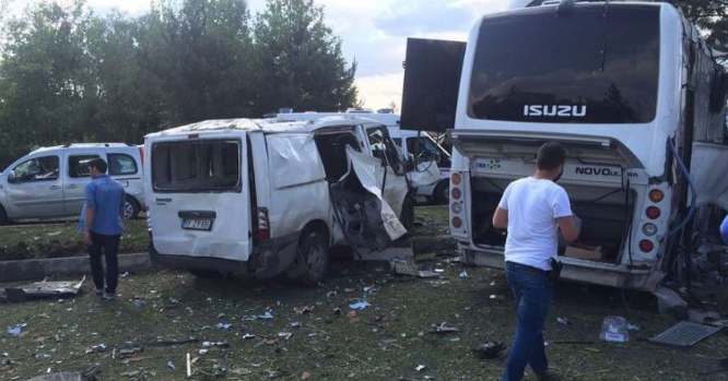 Diyarbakır'da kent merkezine bombalı saldırı!