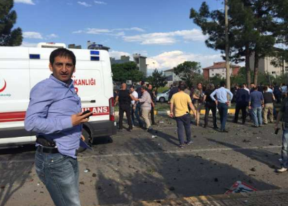 Diyarbakır'da kent merkezine bombalı saldırı!