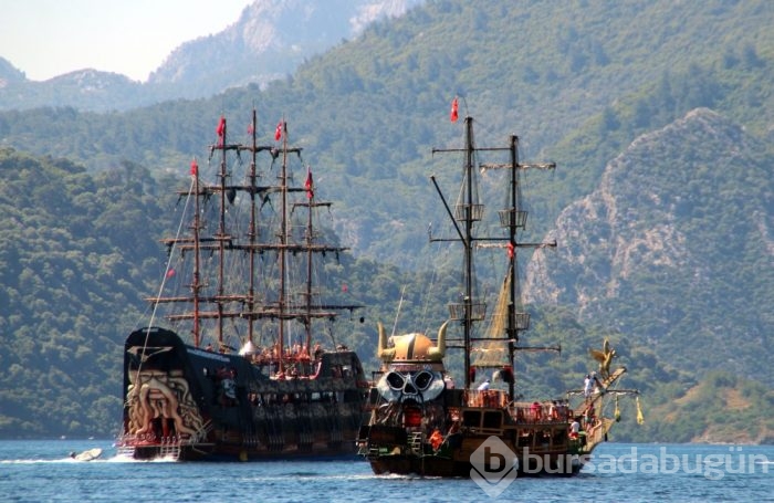 Marmaris'in "Korsan Gemisi" denize açıldı