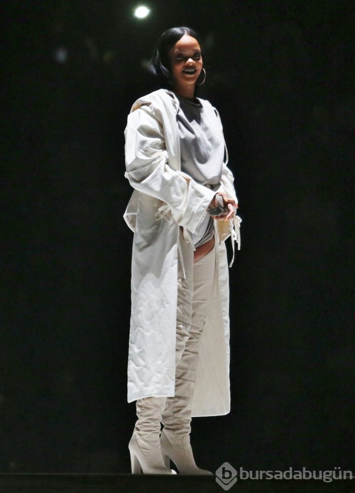 Rihanna şov yaptı!	
