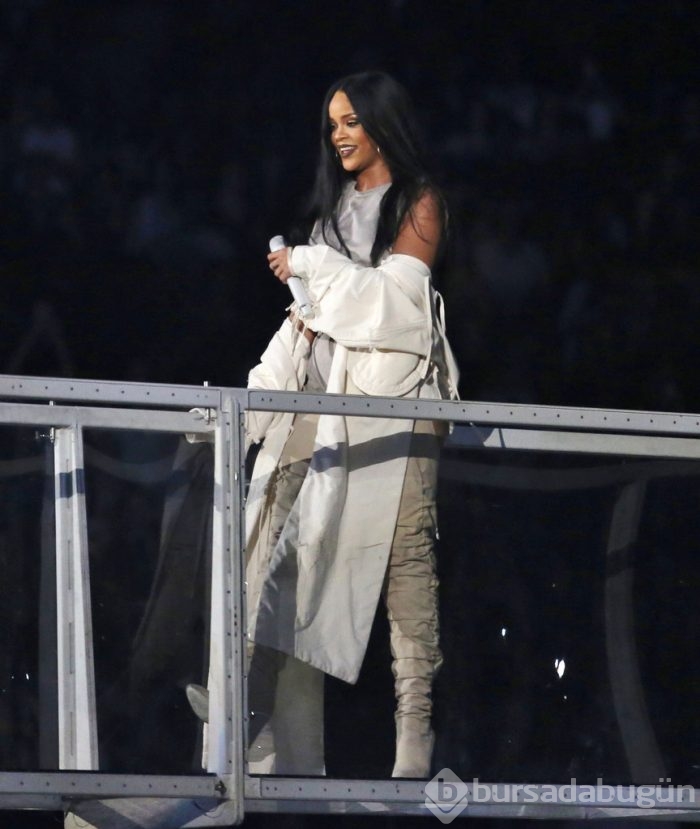 Rihanna şov yaptı!	

