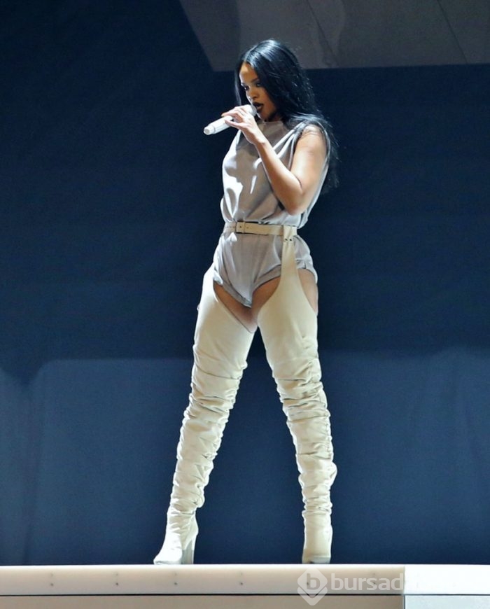 Rihanna şov yaptı!	
