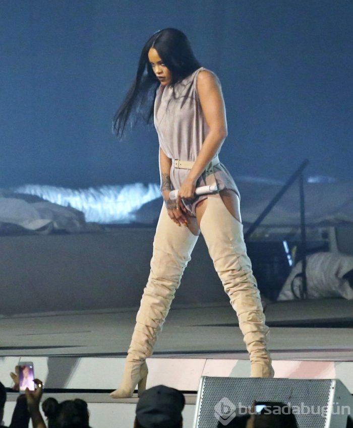 Rihanna şov yaptı!	
