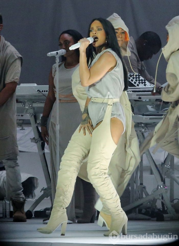 Rihanna şov yaptı!	
