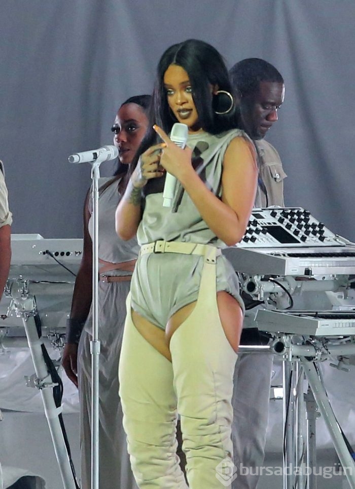 Rihanna şov yaptı!	
