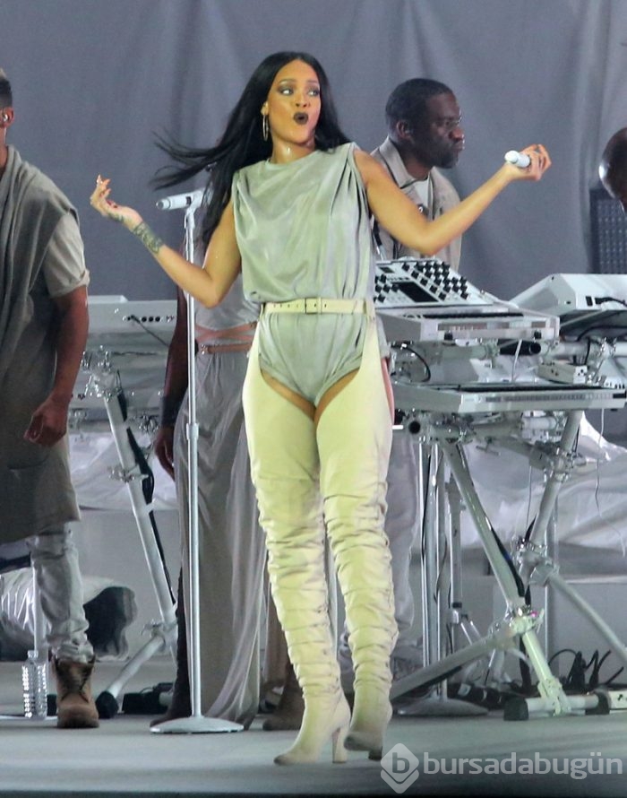 Rihanna şov yaptı!	
