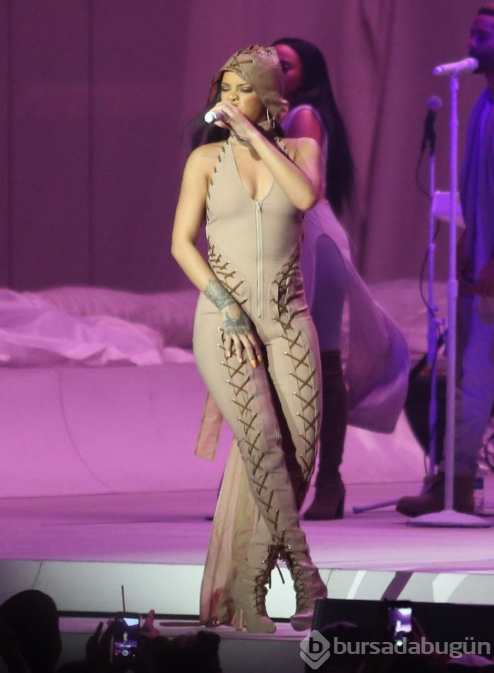 Rihanna şov yaptı!	
