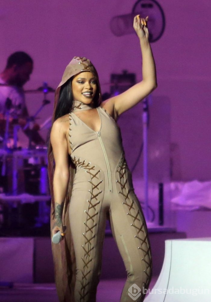 Rihanna şov yaptı!	
