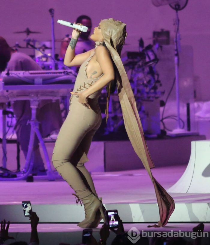 Rihanna şov yaptı!	
