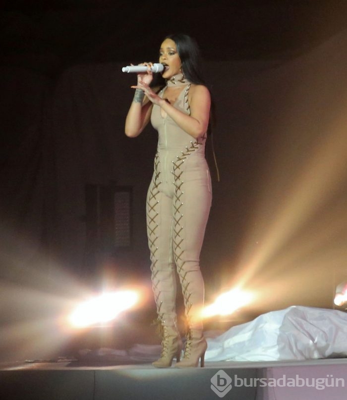 Rihanna şov yaptı!	
