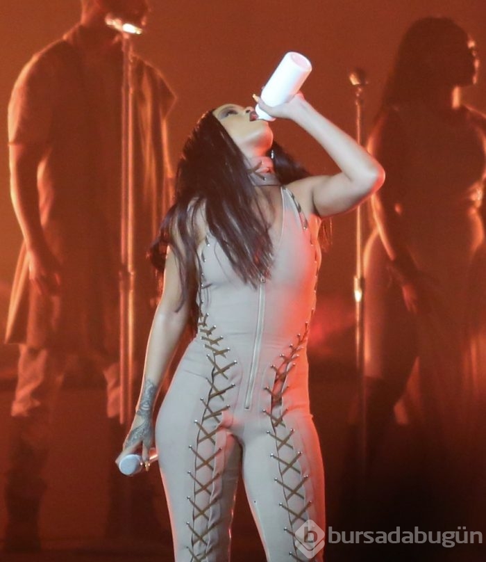 Rihanna şov yaptı!	
