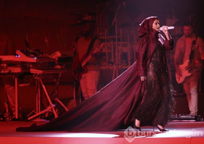 Rihanna şov yaptı!	
