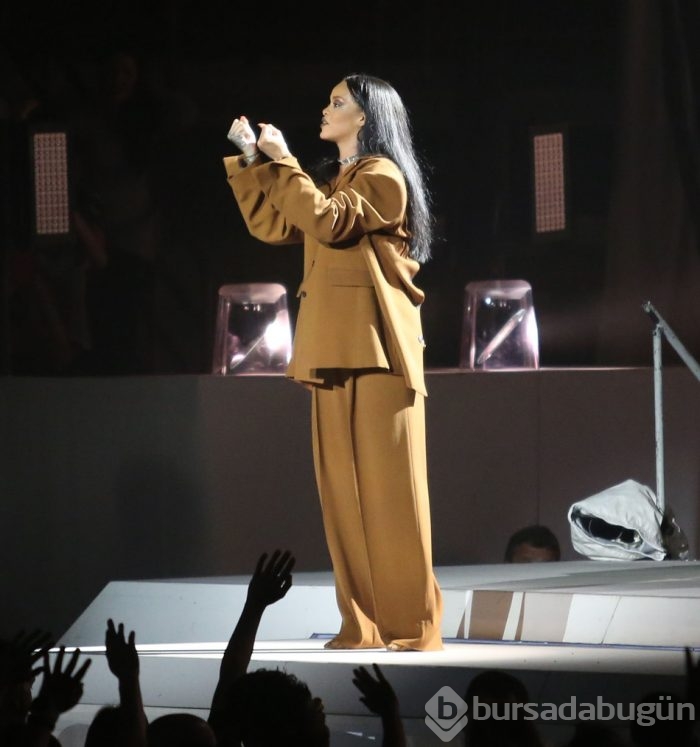 Rihanna şov yaptı!	
