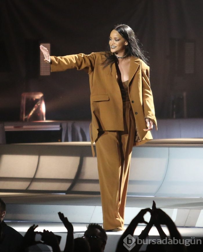 Rihanna şov yaptı!	
