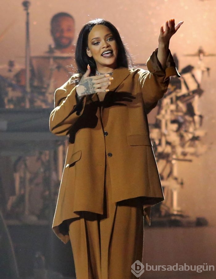 Rihanna şov yaptı!	
