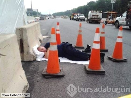 Olmadık yerlerde uyuyakalan 20 rahat vatandaş