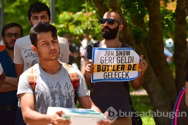 Üniversitede Darth Vader ve Jon Snow'lu eylem