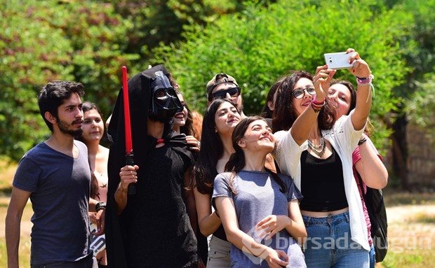 Üniversitede Darth Vader ve Jon Snow'lu eylem