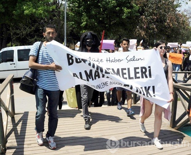 Üniversitede Darth Vader ve Jon Snow'lu eylem