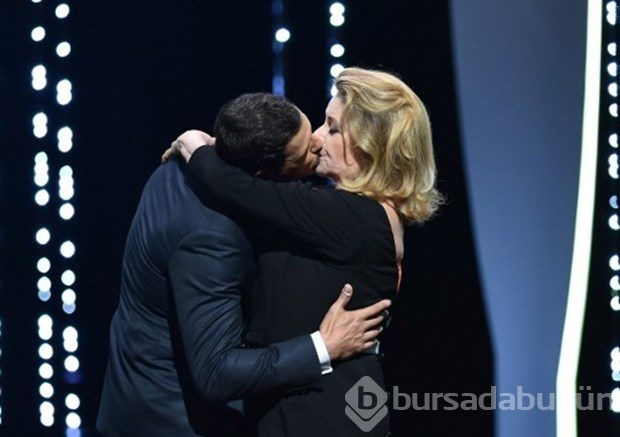 Cannes Film Festivali'nin açılış törenine bu olay damga vurdu
