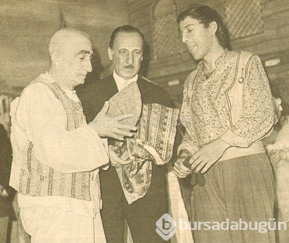 Ferhan Şensoy kavuğunu, Rasim Öztekin'e devretti