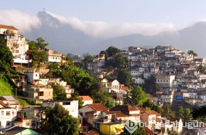 Rio'da alternatif 'gecekondu' tatili
