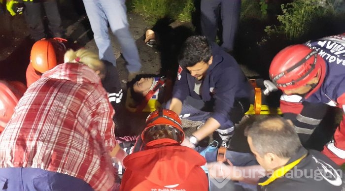 Bursa'da faciadan dönüldü! Dereye düşen 4 kişi kurtarıldı

