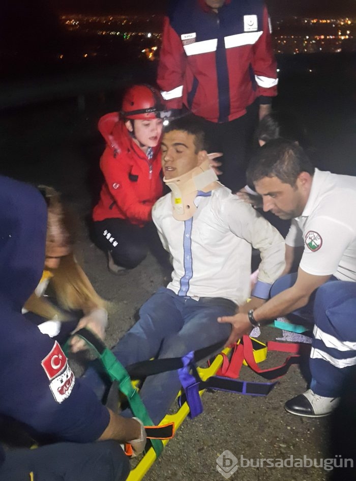 Bursa'da faciadan dönüldü! Dereye düşen 4 kişi kurtarıldı

