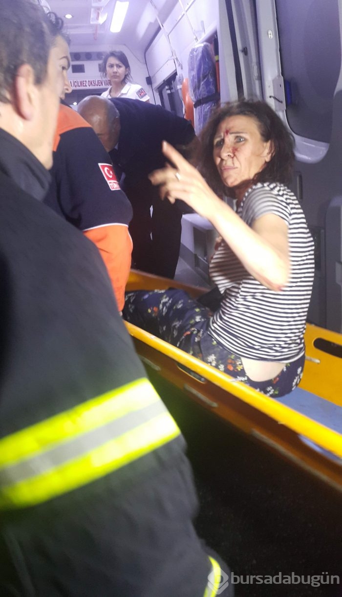 Bursa'da faciadan dönüldü! Dereye düşen 4 kişi kurtarıldı
