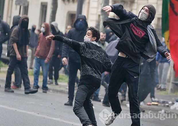 Paris'te protestocular polisle çatıştı
