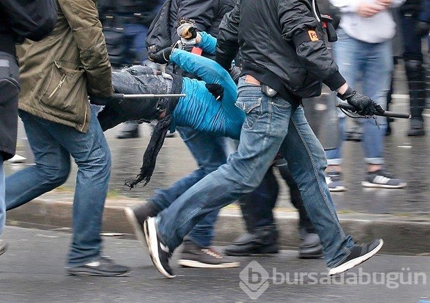 Paris'te protestocular polisle çatıştı
