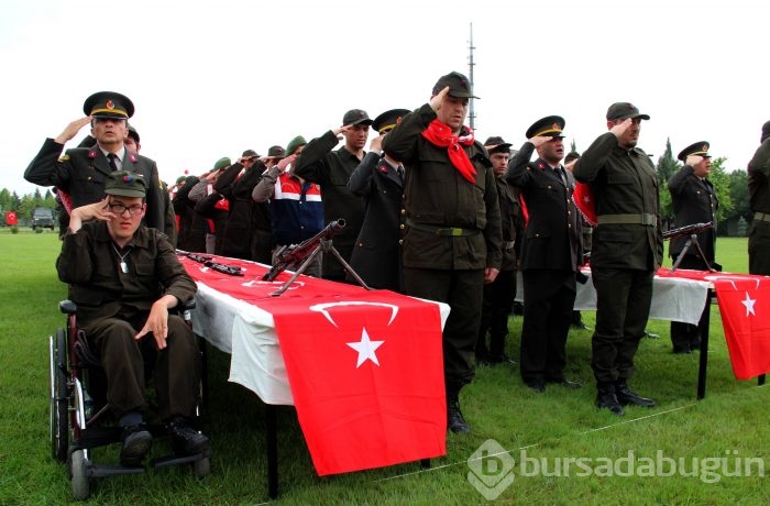Bursa'da engelliler çakı gibi asker oldu