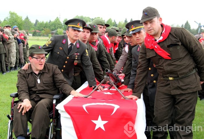 Bursa'da engelliler çakı gibi asker oldu