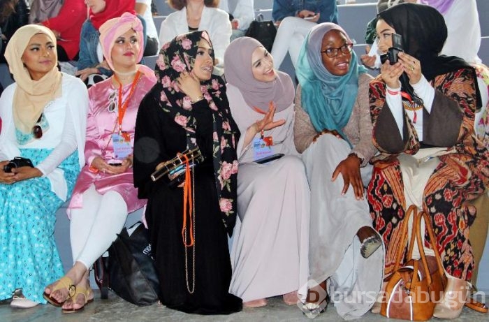 Haydarpaşa Garı'nda tesettür defilesi