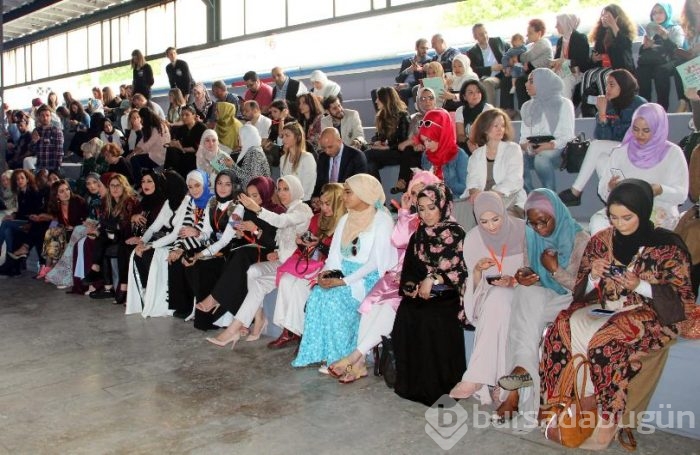 Haydarpaşa Garı'nda tesettür defilesi