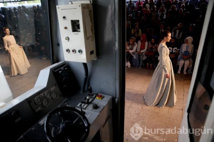 Haydarpaşa Garı'nda tesettür defilesi