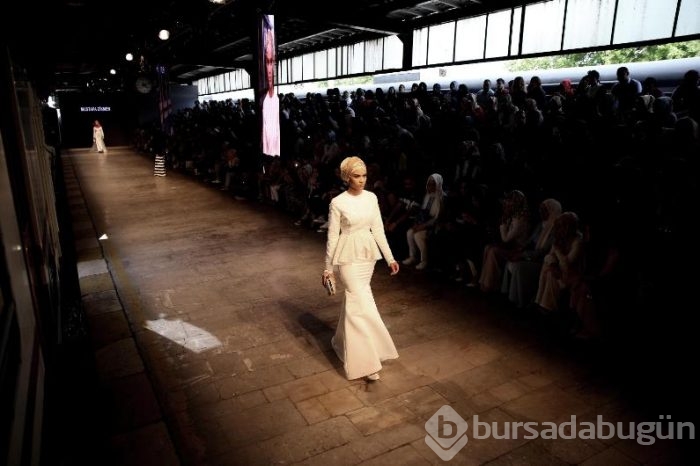 Haydarpaşa Garı'nda tesettür defilesi