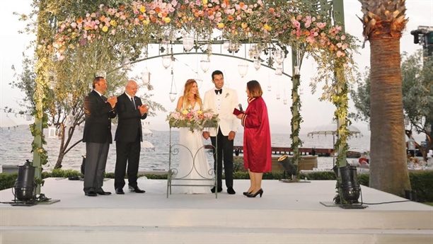 Kenan İmirzalıoğlu ve Sinem Kobal'ın düğününde neler yaşandı?