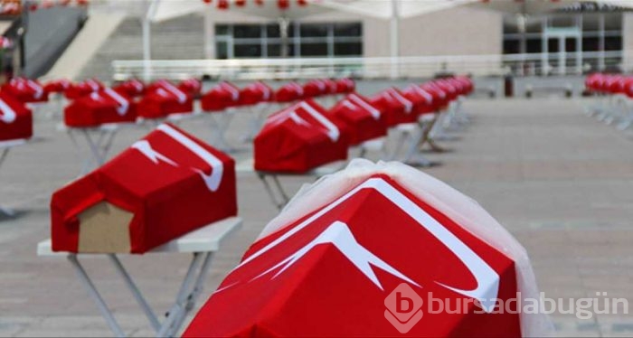 Kent meydanında 150 şehit tabutu şoke etti