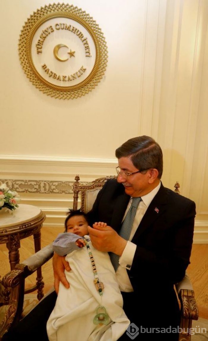 Başbakan Davutoğlu  mesai arkadaşlarıyla vedalaştı