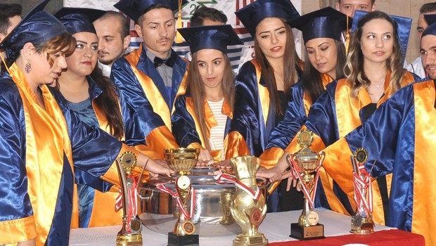 Tencereye el basarak yemin ettiler