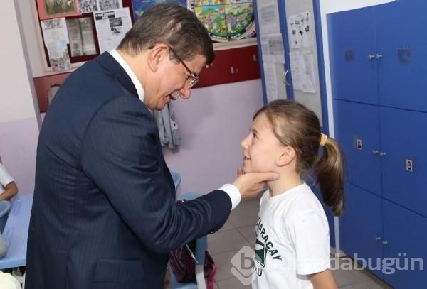 Davutoğlu'ndan ilkokul ve lise ziyareti