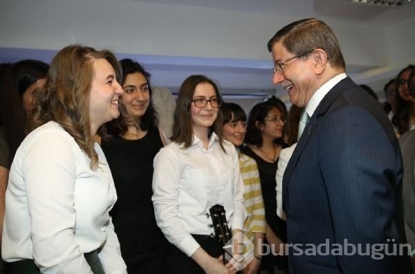 Davutoğlu'ndan ilkokul ve lise ziyareti